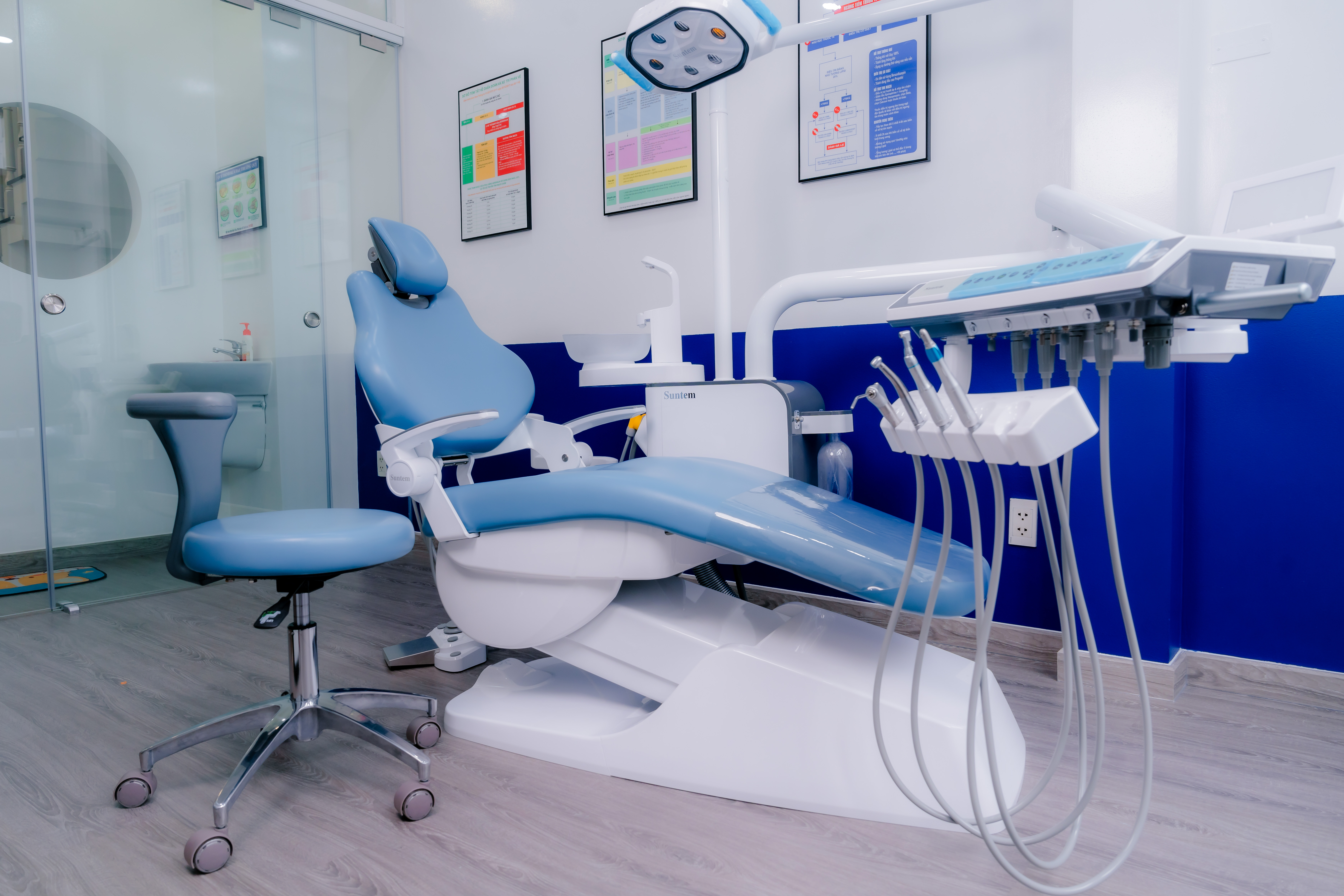 Phòng khám hiện đại, đạt chuẩn  Phòng khám hiện đại, đạt chuẩn